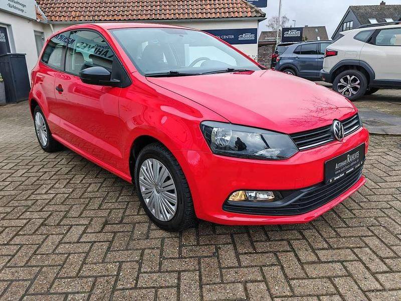 Gebraucht VW Polo Trendline 60 PS (44 kW) 2016 Flashrot Limousine