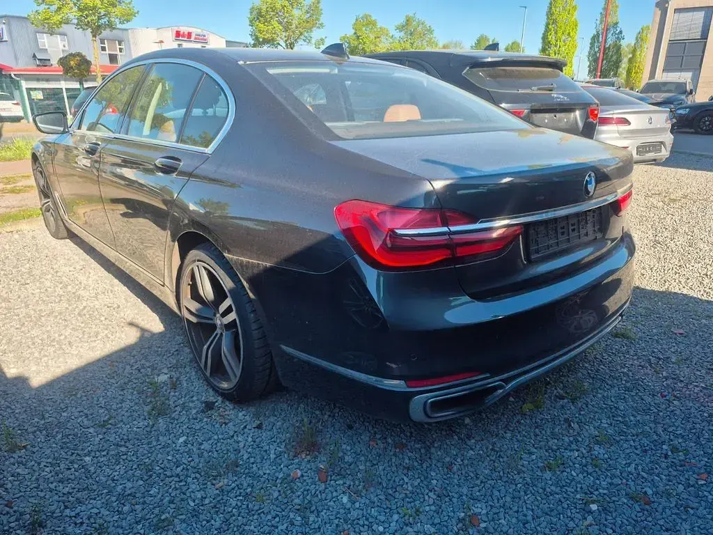 Gebraucht BMW 740 iPerformance 258 PS (189 kW) 2016 Grau Limousine