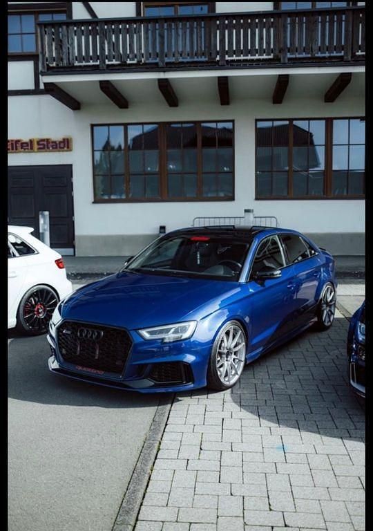 Blau Gebraucht 2018 Audi RS3 Sport Kleinwagen | 50.670 € - Bild 1/4