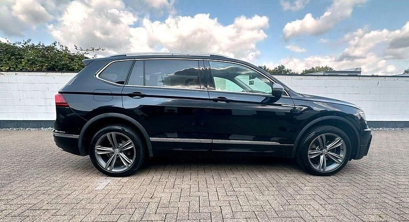 Gebraucht VW Tiguan Allspace R-line 150 PS (110 kW) 2021 Schwarz SUV