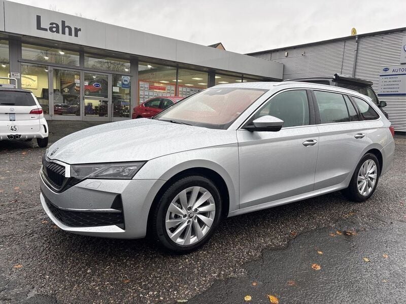 Brilliantsilber metallic Neu 2024 Skoda Octavia Selection Kombi | 34.570 € (Fairer Preis) - Bild 1/4