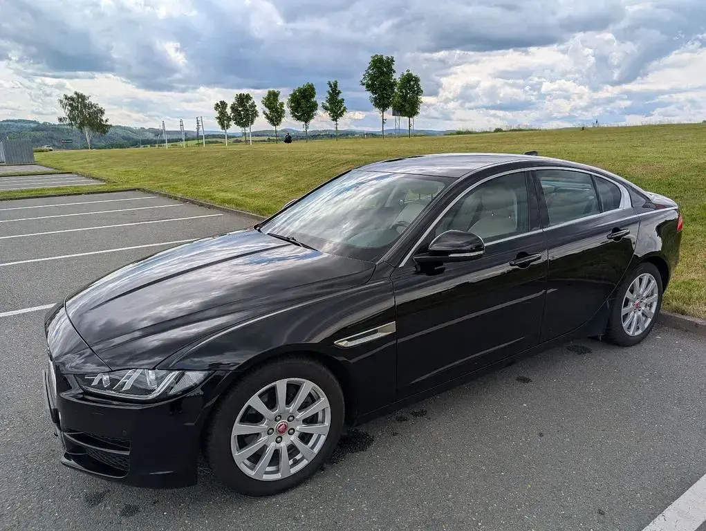 Gebraucht Jaguar XE Prestige 179 PS (131 kW) 2017 Schwarz Limousine