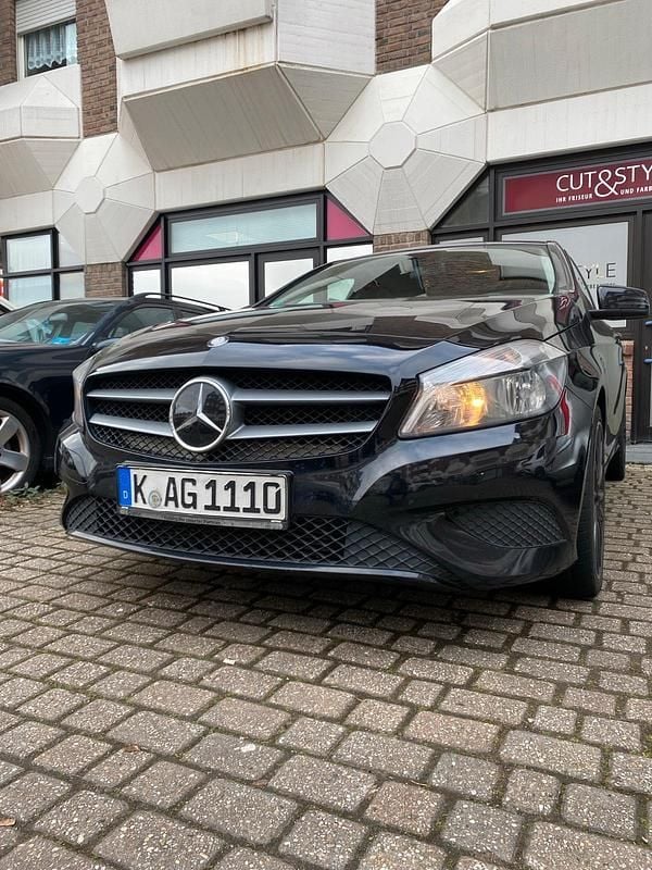 Schwarz Gebraucht 2014 Mercedes A180 Style Limousine | 5.000 € (Guter Preis) - Bild 1/4