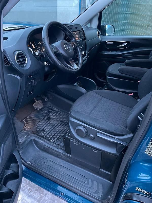 Gebraucht Mercedes Vito 163 PS (119 kW) 2017 Blau Van