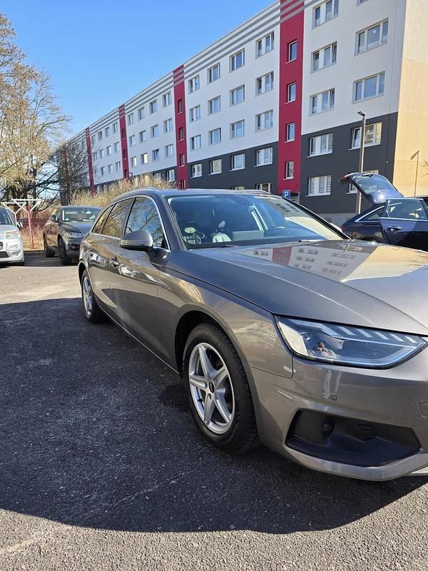 Gebraucht Audi A4 163 PS (119 kW) 2021 Grau Kombi