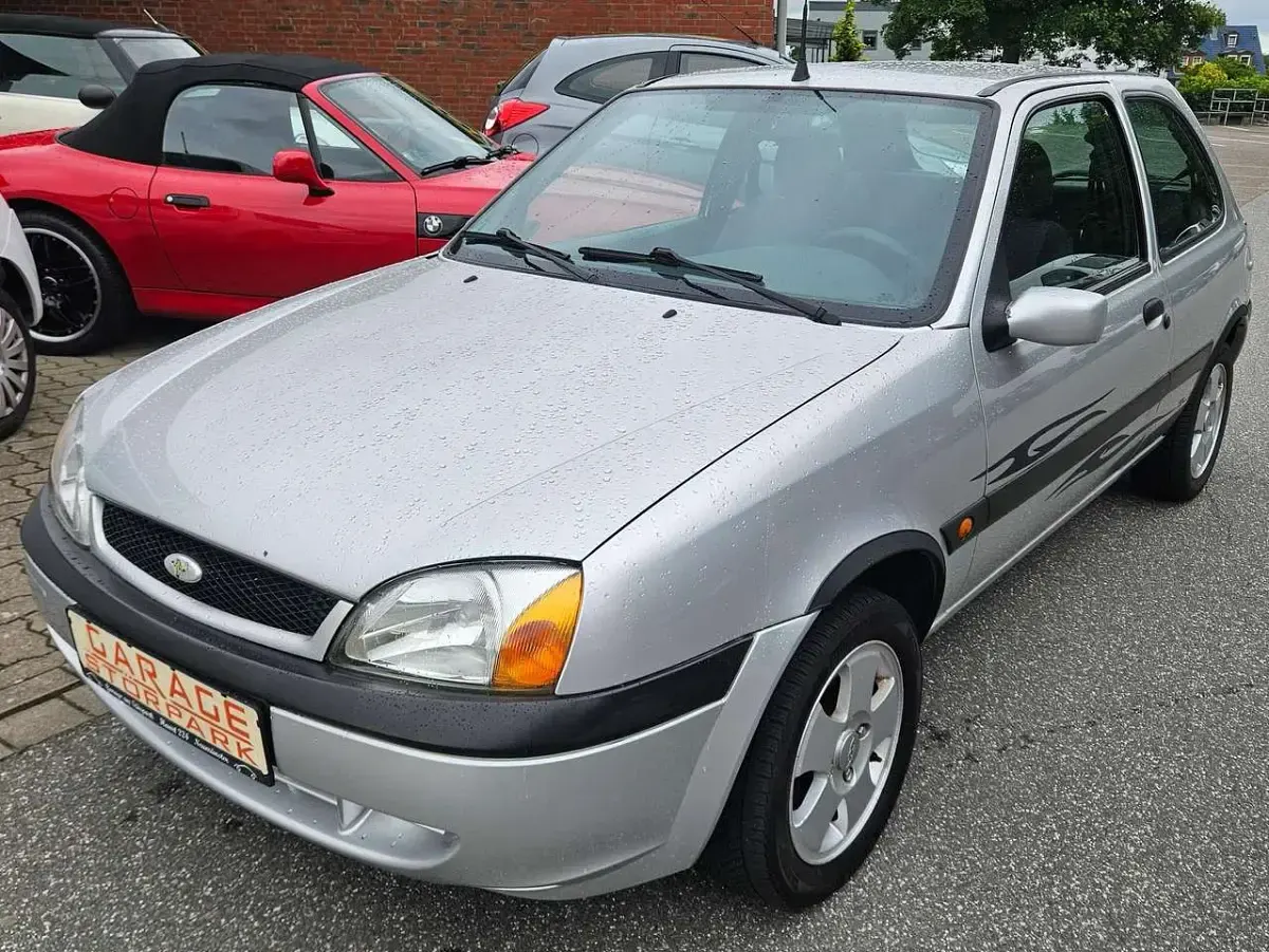 Gebraucht Ford Fiesta 60 PS (44 kW) 2001 Silber Kleinwagen