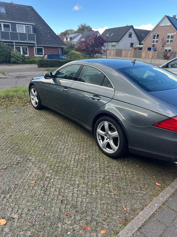 Grau Gebraucht 2008 Mercedes CLS320 Coupé | 8.500 € (Fairer Preis) - Bild 1/4