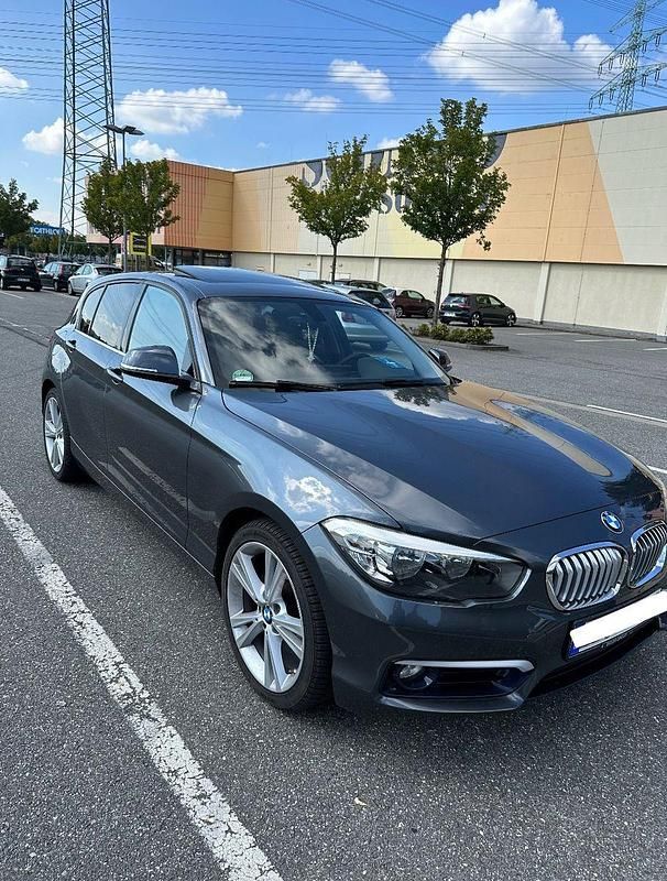 Grau Gebraucht 2015 BMW 120 Urban Line Kleinwagen | 14.500 € (Fairer Preis) - Bild 1/4