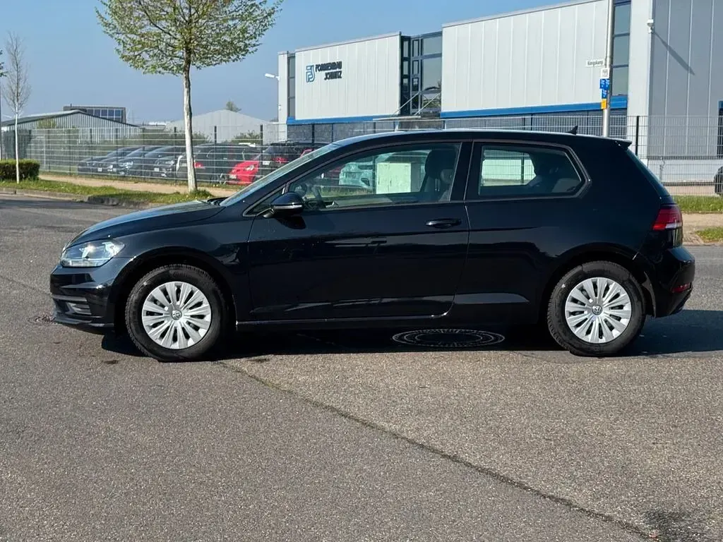 Gebraucht VW Golf VII Trendline 86 PS (63 kW) 2018 Schwarz Limousine