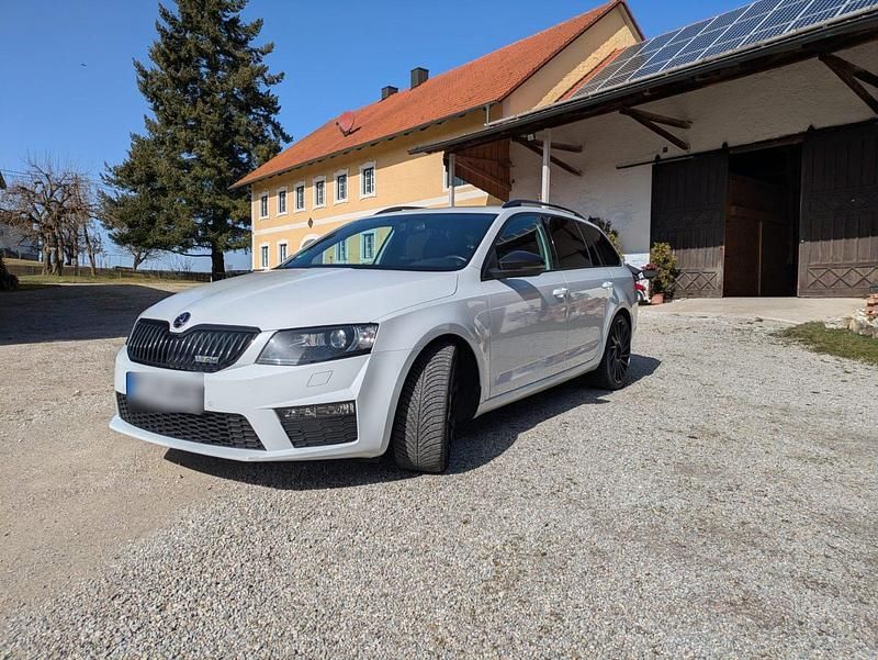 Gebraucht Skoda Octavia vRS 220 PS (161 kW) 2016 Weiß Kleinwagen