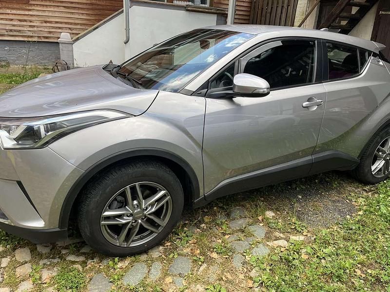Grau Gebraucht 2018 Toyota C-HR SUV | 16.500 € (Fairer Preis) - Bild 1/4