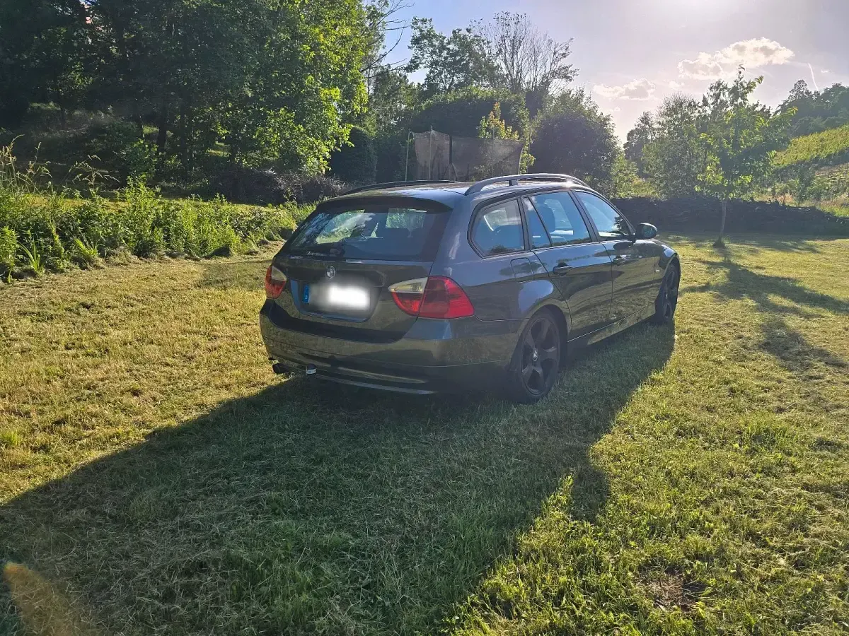 Gebraucht BMW 320 163 PS (119 kW) 2005 Grau Kombi