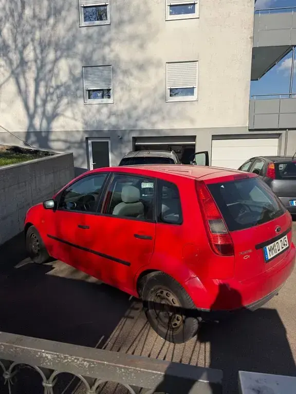 Usata Ford Fiesta 69 CV (50 kW) 2002 Rosso Utilitaria