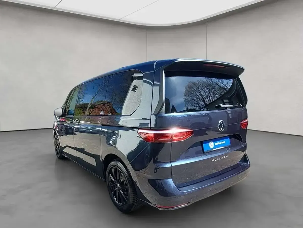 Gebraucht VW Multivan Life 150 PS (110 kW) 2025 Blau Van / Kleinbus