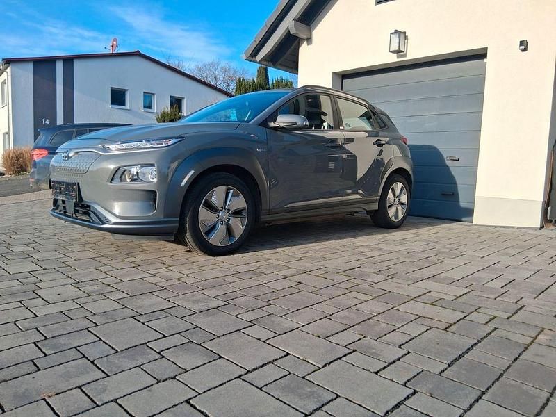 Gebraucht Hyundai Kona 100 kW (136 PS) 2021 Grau SUV