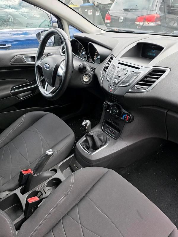 Gebraucht Ford Fiesta Trend 82 PS (60 kW) 2015 Schwarz Kleinwagen