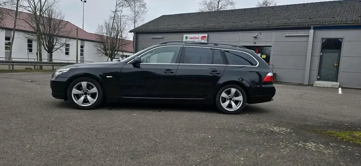 Gebraucht BMW 525 218 PS (160 kW) 2009 Schwarz Kombi