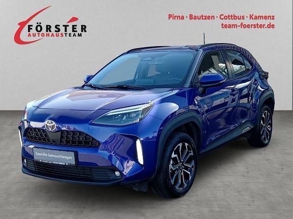 Juniper blue metallic Gebraucht 2024 Toyota Yaris Hybrid Plus | 22.790 € (Superpreis) - Bild 1/4