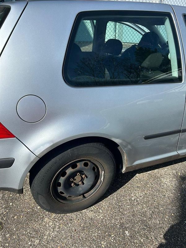 Gebraucht VW Golf IV 105 PS (77 kW) 2001 Silber Kleinwagen