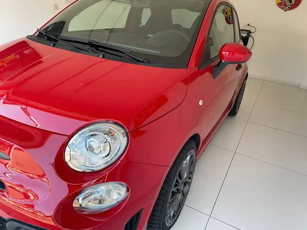 Gebraucht Abarth 695 179 PS (131 kW) 2023 Rot Kleinwagen