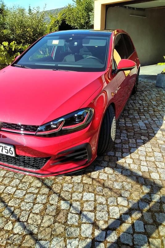 Rot Gebraucht 2019 VW Golf VII GTI Kleinwagen | 22.999 € (Superpreis) - Bild 1/4