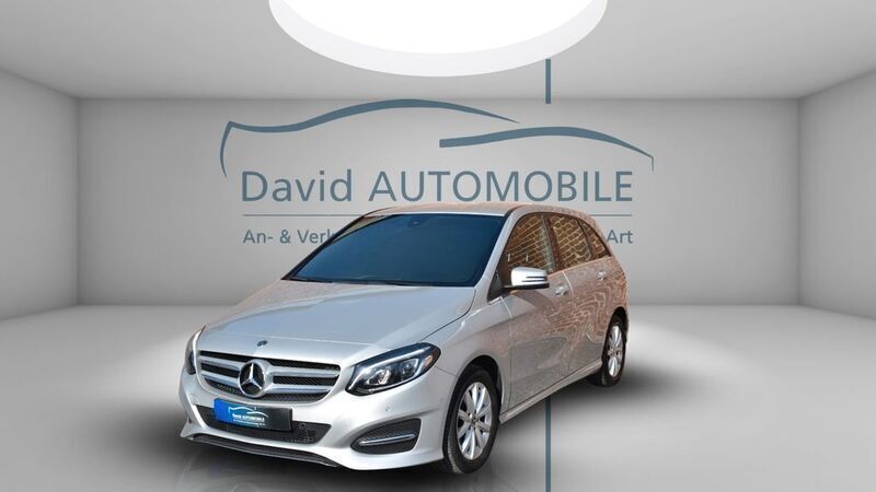 Grau Gebraucht 2018 Mercedes B180 Van / Kleinbus | 15.790 € (Guter Preis) - Bild 1/4