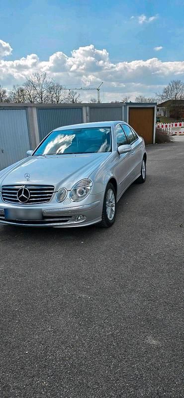 Gebraucht Mercedes E240 177 PS (130 kW) 2004 Silber Limousine