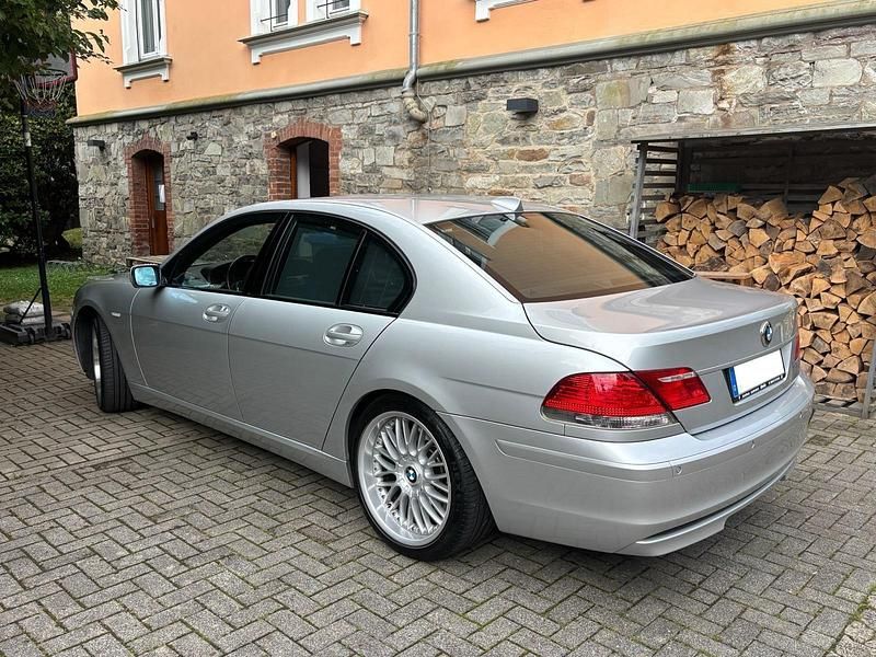 Silber Gebraucht 2006 BMW 745 Limousine | 7.800 € - Bild 1/4