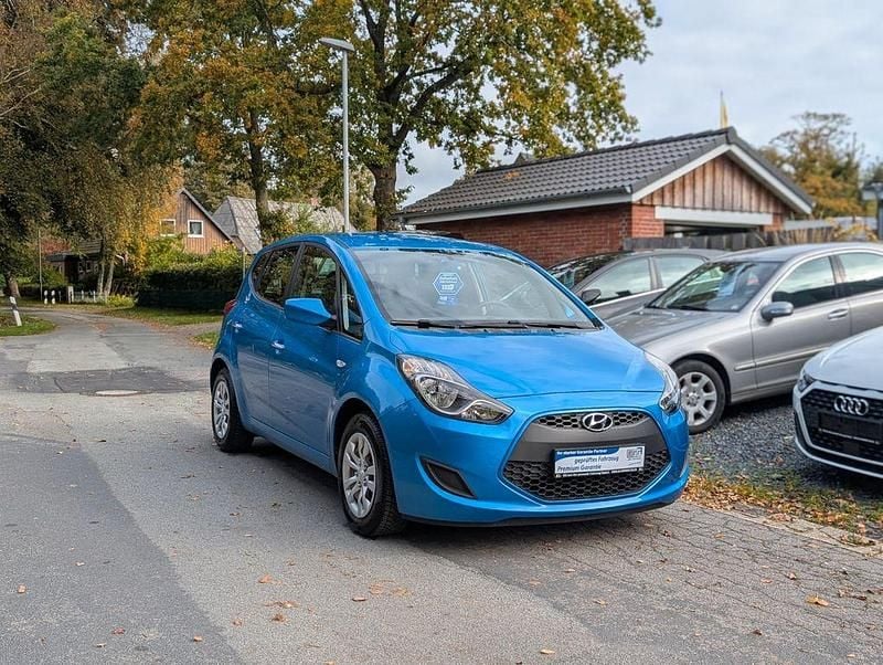 Blau Gebraucht 2016 Hyundai ix20 Classic Van / Kleinbus | 8.490 € (Fairer Preis) - Bild 1/4