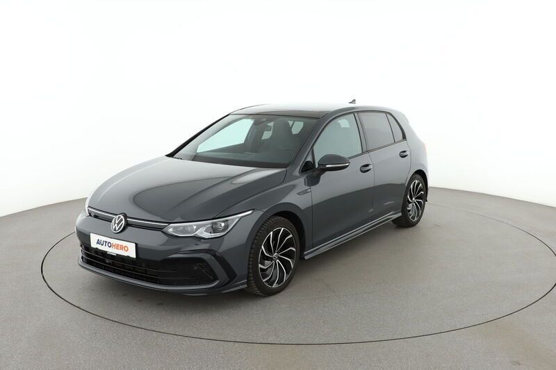 Grau Gebraucht 2020 VW Golf VIII R-line Limousine | 27.530 € (Etwas zu teuer) - Bild 1/4