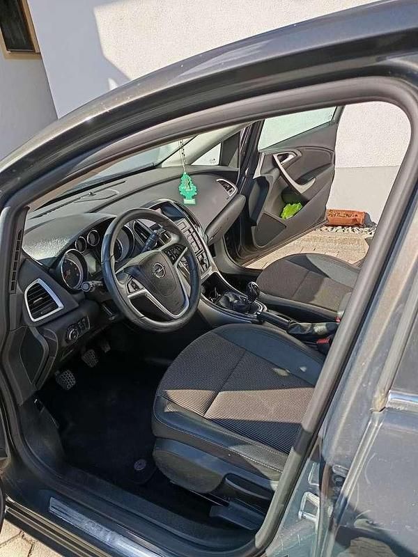 Gebraucht Opel Astra 147 PS (108 kW) 2014 Grau Limousine