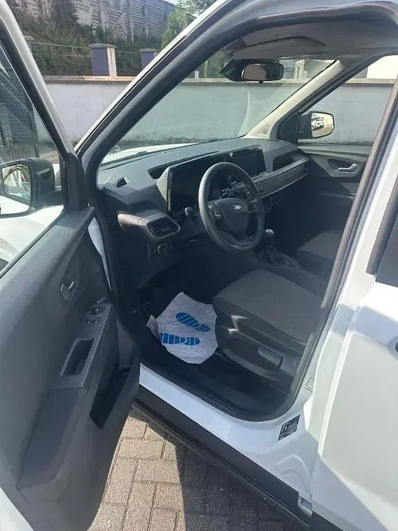 Gebraucht Ford Tourneo Courier 101 PS (74 kW) 2025 Weiß Van / Kleinbus