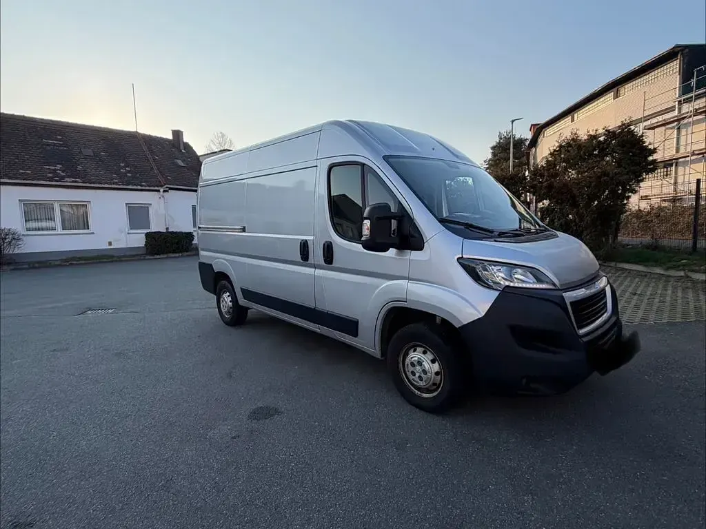 Gebraucht Peugeot Boxer 140 PS (102 kW) 2021 Silber Van