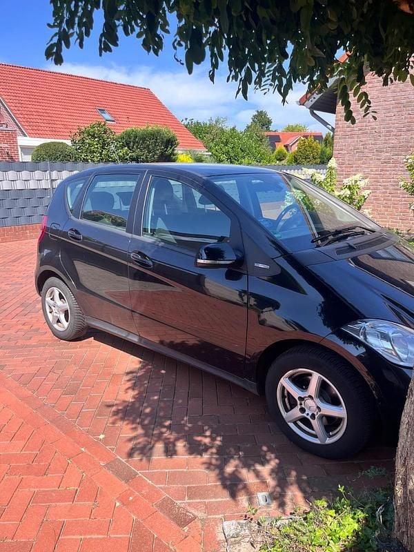 Schwarz Gebraucht 2009 Mercedes A160 Limousine | 3.450 € (Fairer Preis) - Bild 1/4