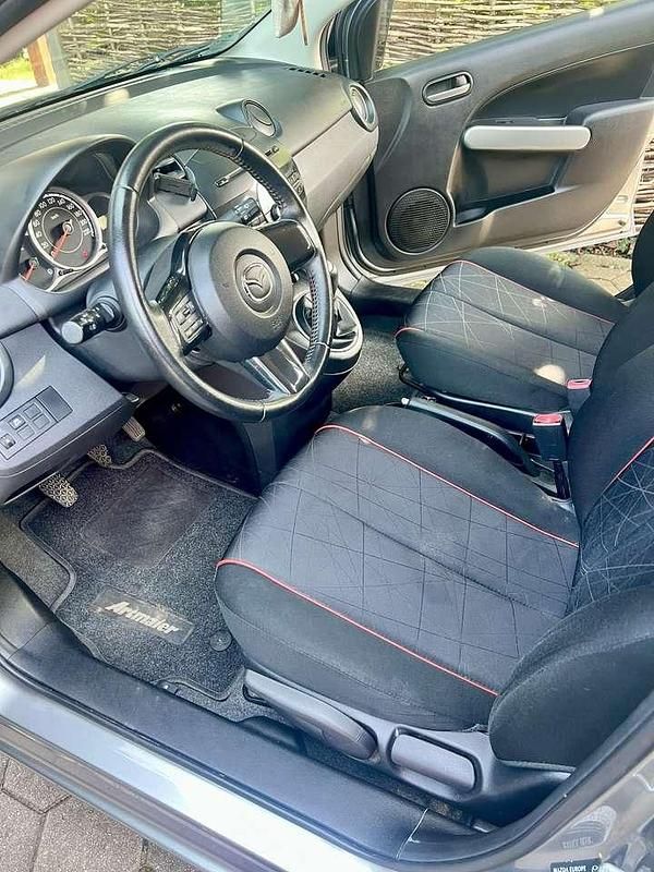 Gebraucht Mazda 2 75 PS (55 kW) 2014 Silber Limousine