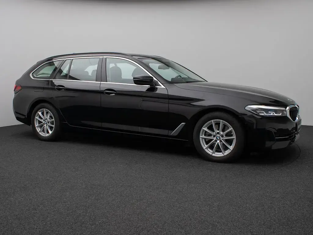 Gebraucht BMW 520 Sport Line 190 PS (139 kW) 2023 Schwarz 2668schwarz Limousine