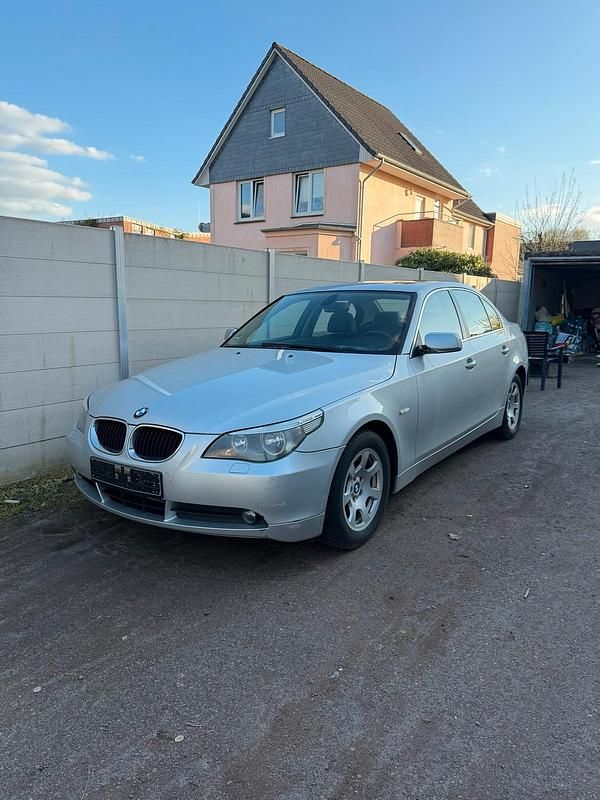Gebraucht BMW 523 177 PS (130 kW) 2005 Silber Limousine
