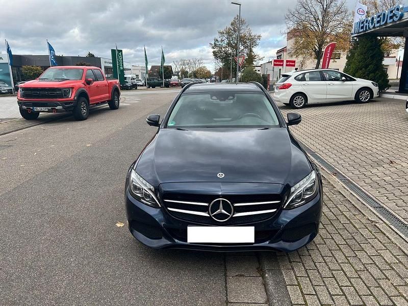 Blau Gebraucht 2016 Mercedes C250 Night Limousine | 21.599 € (Fairer Preis) - Bild 1/4