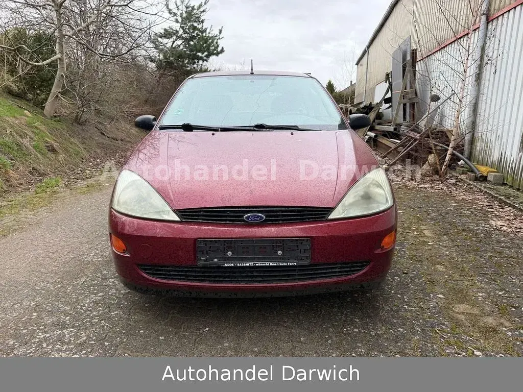 Gebraucht Ford Focus Ambiente 75 PS (55 kW) 1999 Rot Limousine