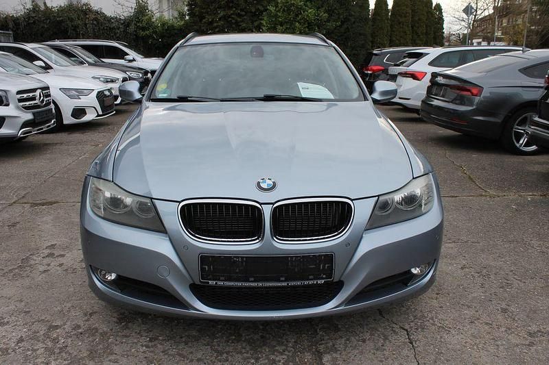 Gebraucht BMW 318 143 PS (105 kW) 2011 Blau Limousine