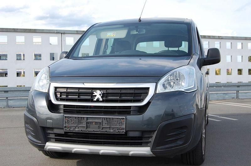 Gebraucht Peugeot Partner 110 PS (80 kW) 2017 Grau Van / Kleinbus