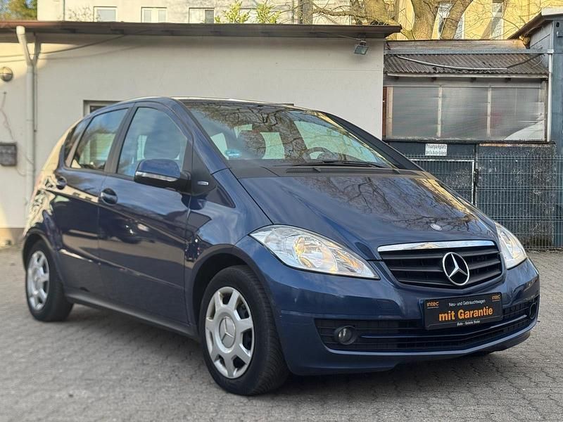 Gebraucht Mercedes A160 95 PS (69 kW) 2011 Blau Kleinwagen