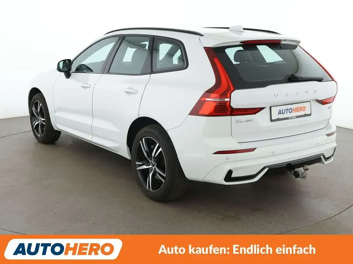 Gebraucht Volvo XC60 R-Design 197 PS (144 kW) 2022 Ice white SUV