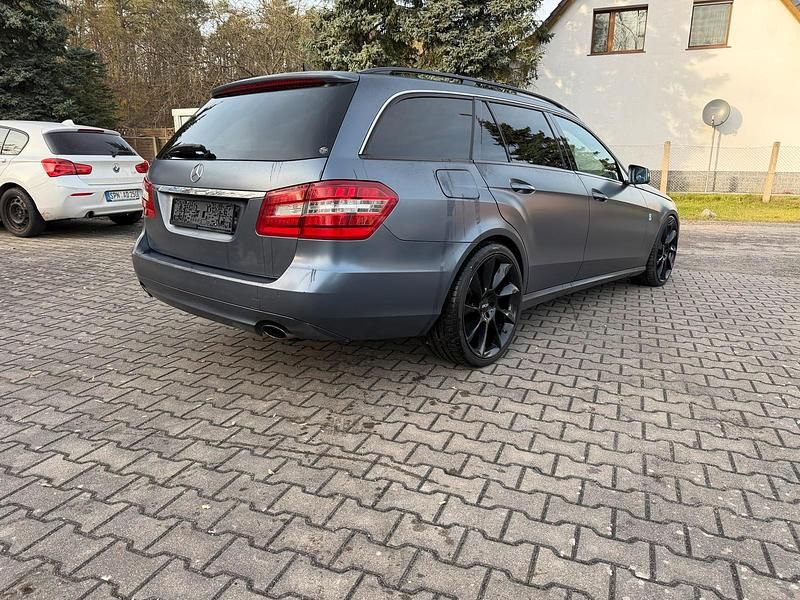 Gebraucht Mercedes E350 231 PS (169 kW) 2010 Blau Kombi