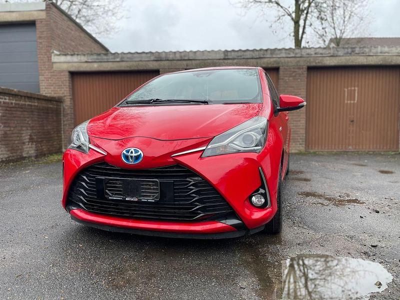 Gebraucht Toyota Yaris Style 101 PS (74 kW) 2017 Rot Limousine