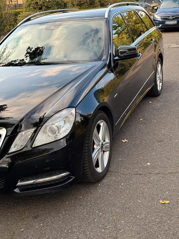 Gebraucht Mercedes E350 265 PS (194 kW) 2012 Schwarz Kombi