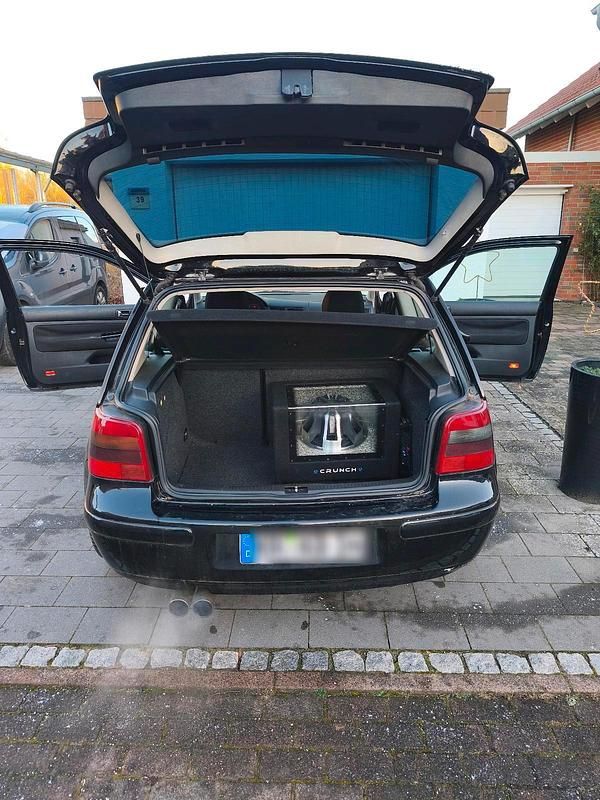 Schwarz Gebraucht 1998 VW Golf IV Kleinwagen | 1.800 € (Etwas zu teuer) - Bild 1/4