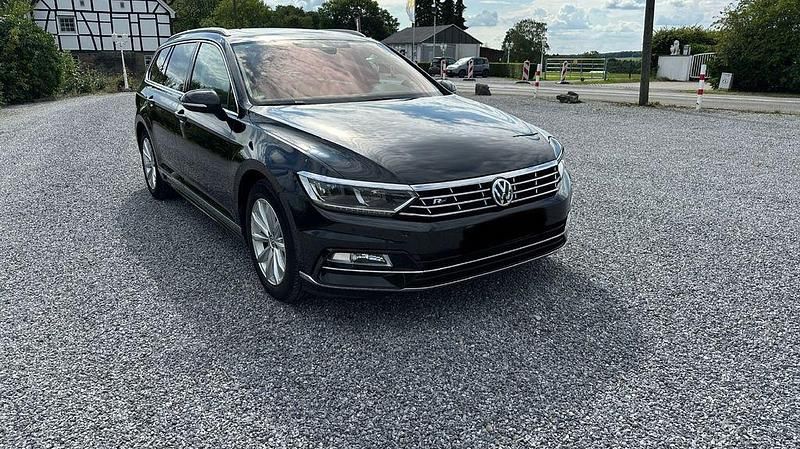 Schwarz Gebraucht 2019 VW Passat R-line Kombi | 17.900 € (Fairer Preis) - Bild 1/4