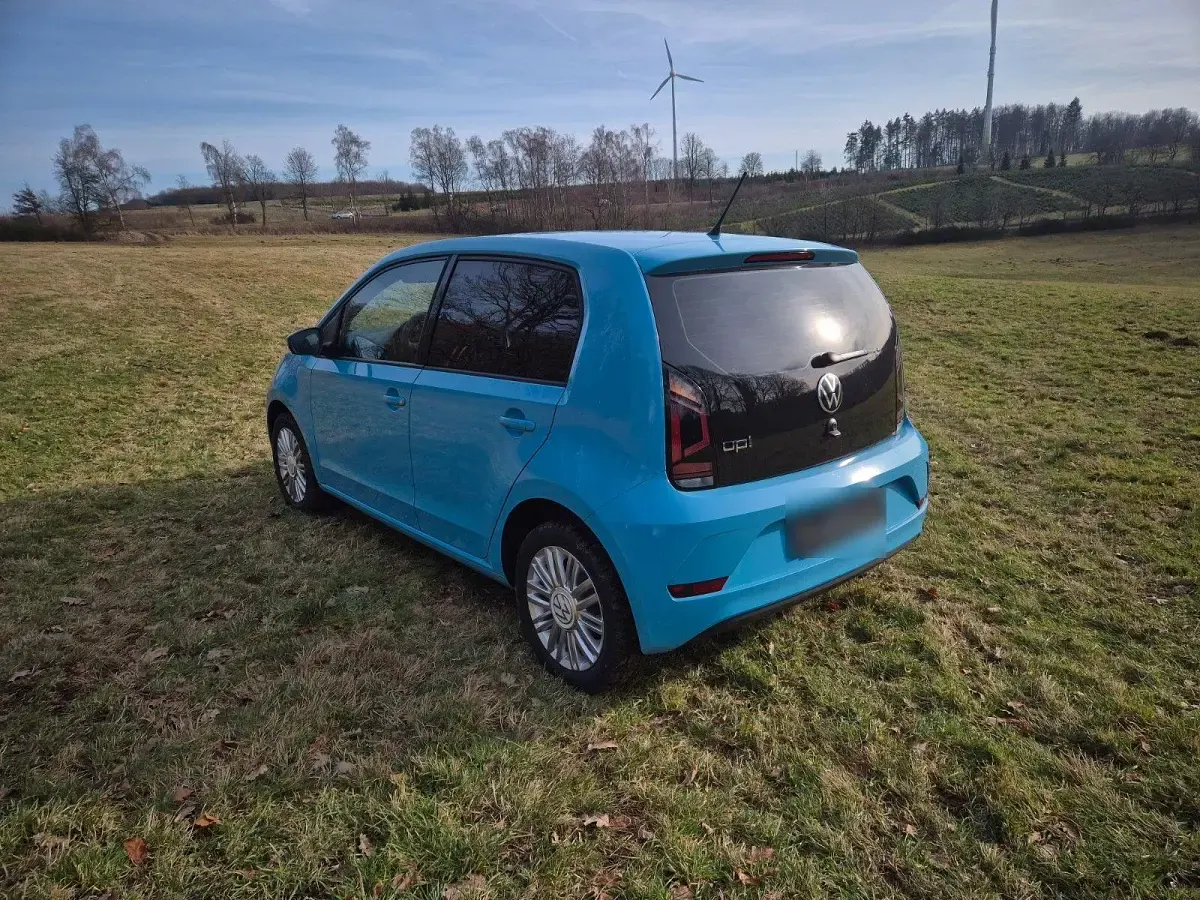Second-hand VW up! 65 CP (47 kW) 2023 Albastru Hatchback