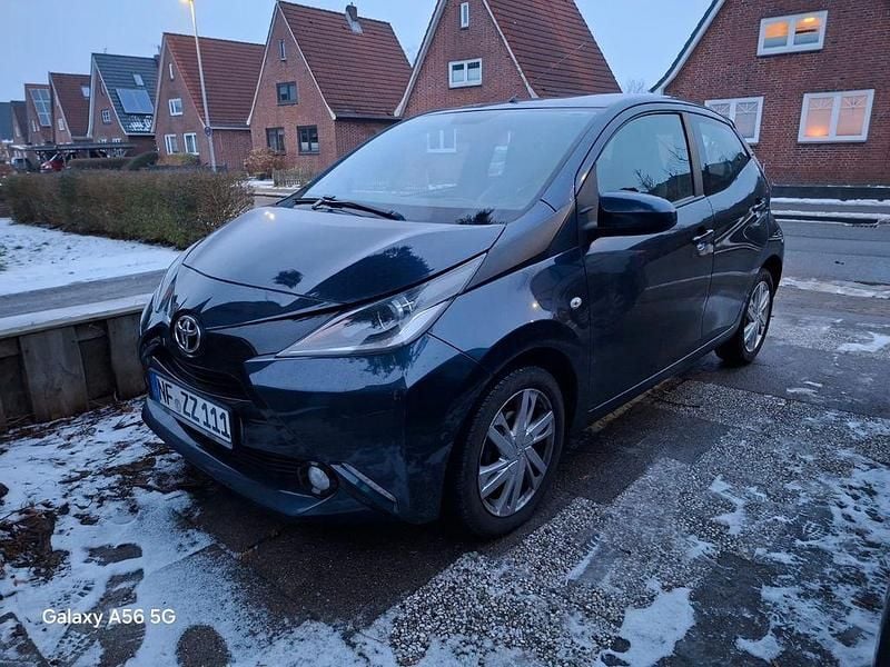 Gebraucht Toyota Aygo 69 PS (50 kW) 2015 Blau Kleinwagen